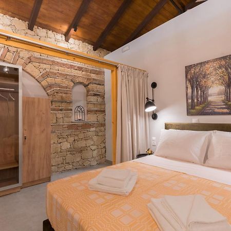 Casa Leone, Cosy Apartment Overlooking The Square Spílion エクステリア 写真