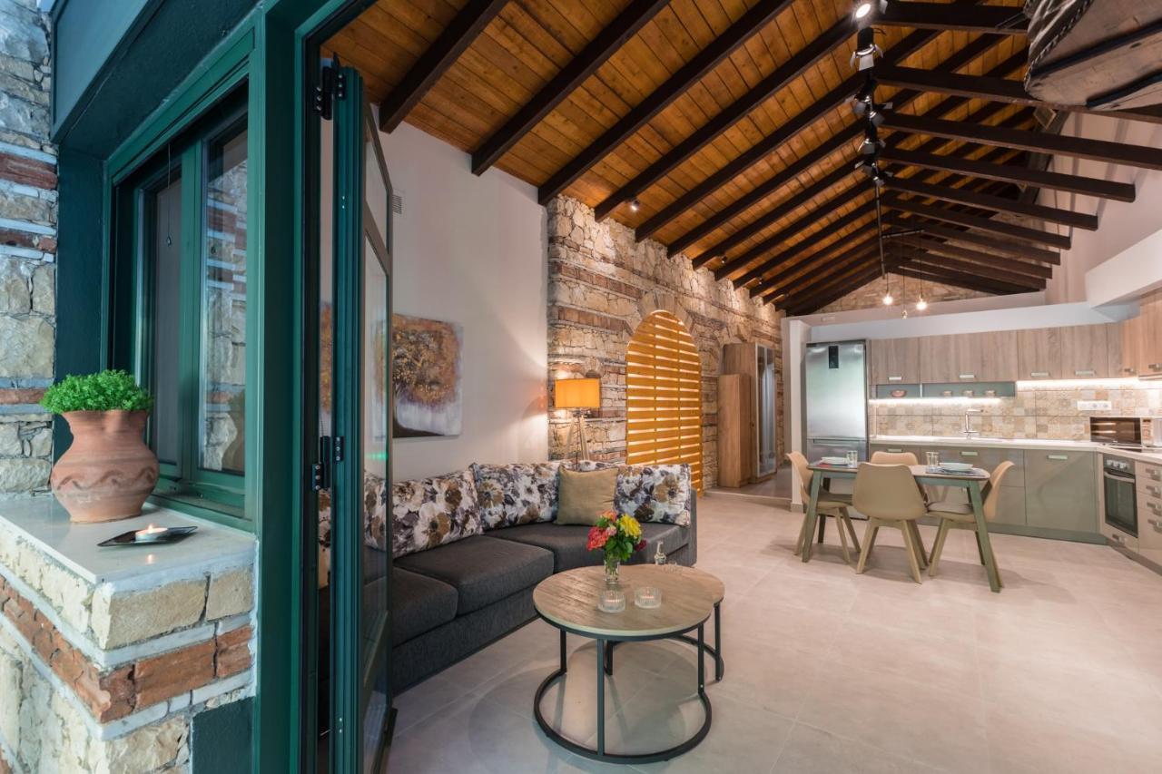 Casa Leone, Cosy Apartment Overlooking The Square Spílion エクステリア 写真