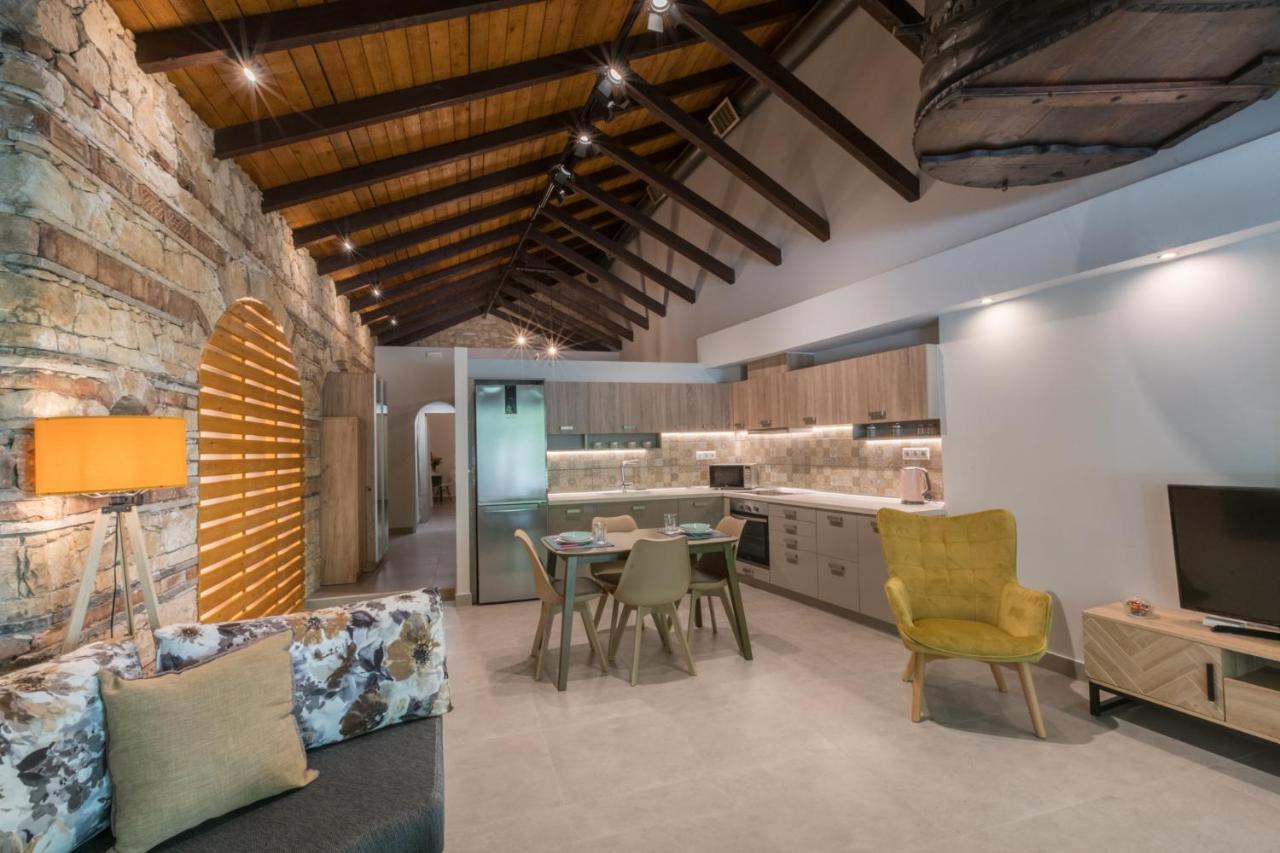 Casa Leone, Cosy Apartment Overlooking The Square Spílion エクステリア 写真